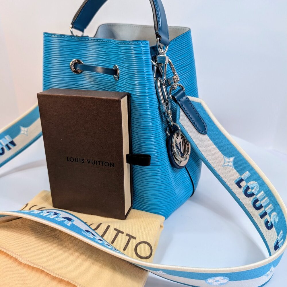 Louis Vuitton Noé BB Bag in Epi Leather with LV Strap and Charm - Picture 6 of 17